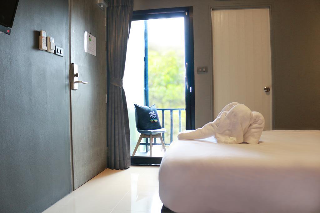 Dent Station Resident Hotell Phuket Exteriör bild