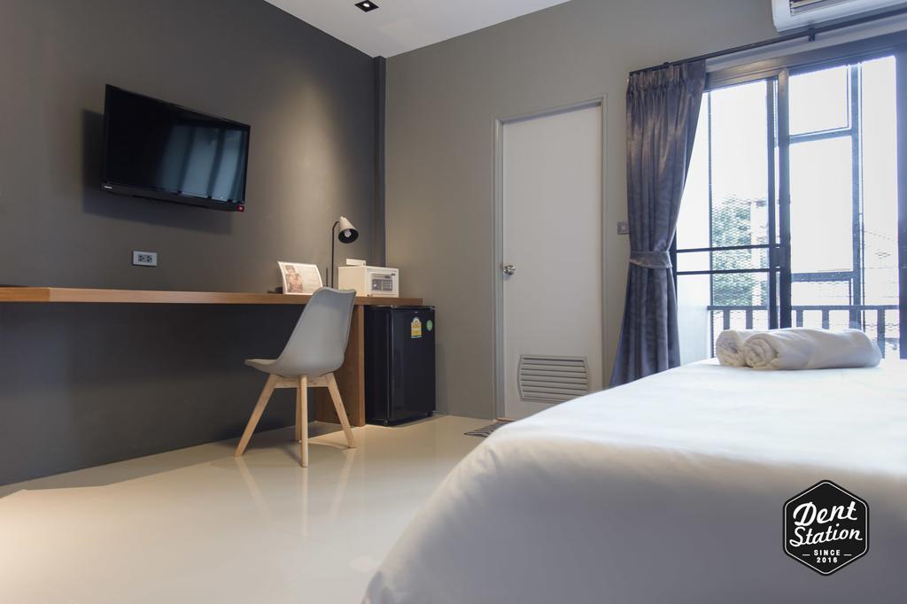 Dent Station Resident Hotell Phuket Exteriör bild