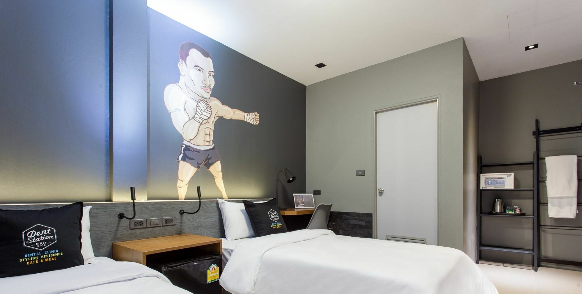 Dent Station Resident Hotell Phuket Exteriör bild