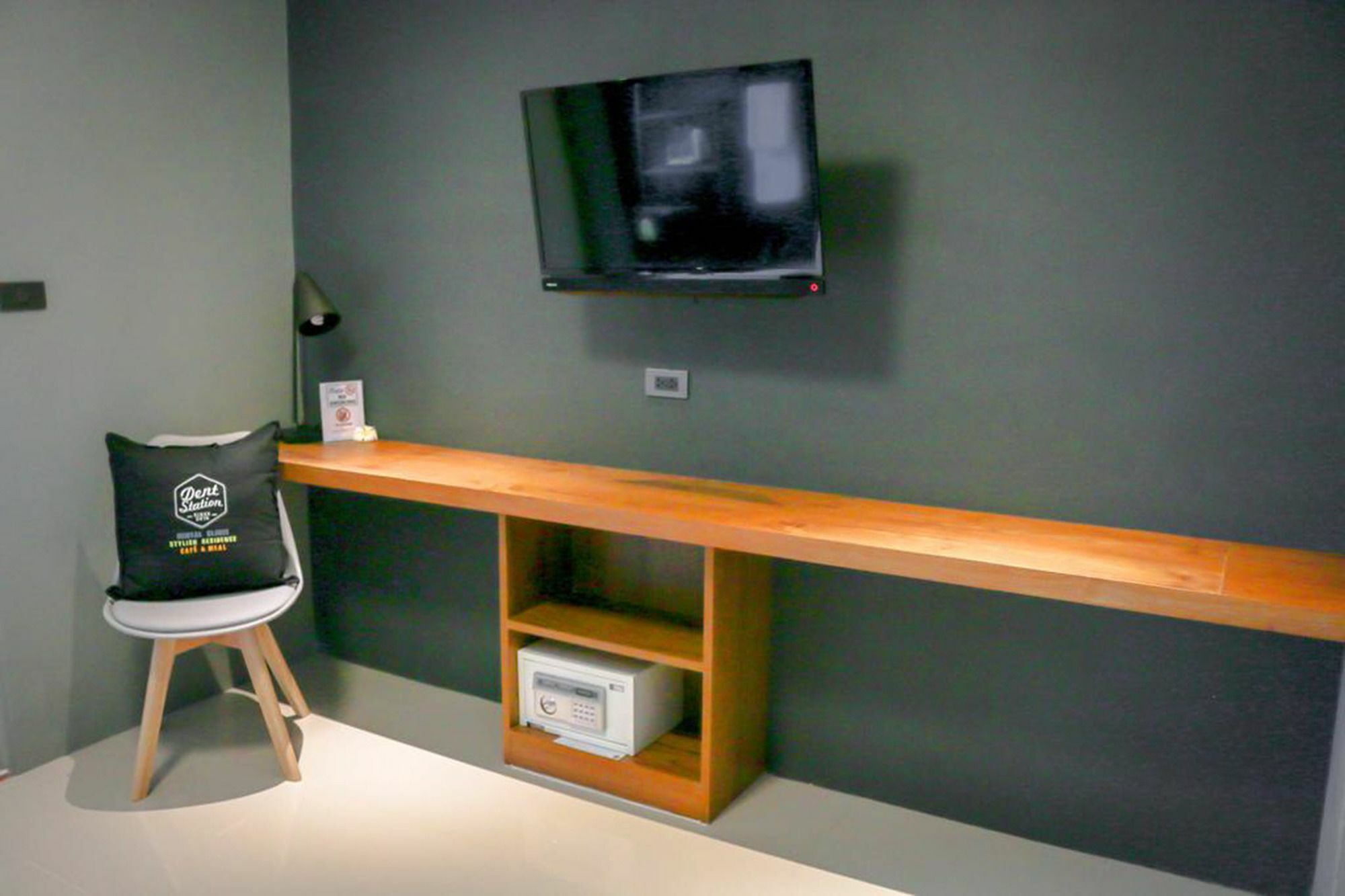 Dent Station Resident Hotell Phuket Exteriör bild