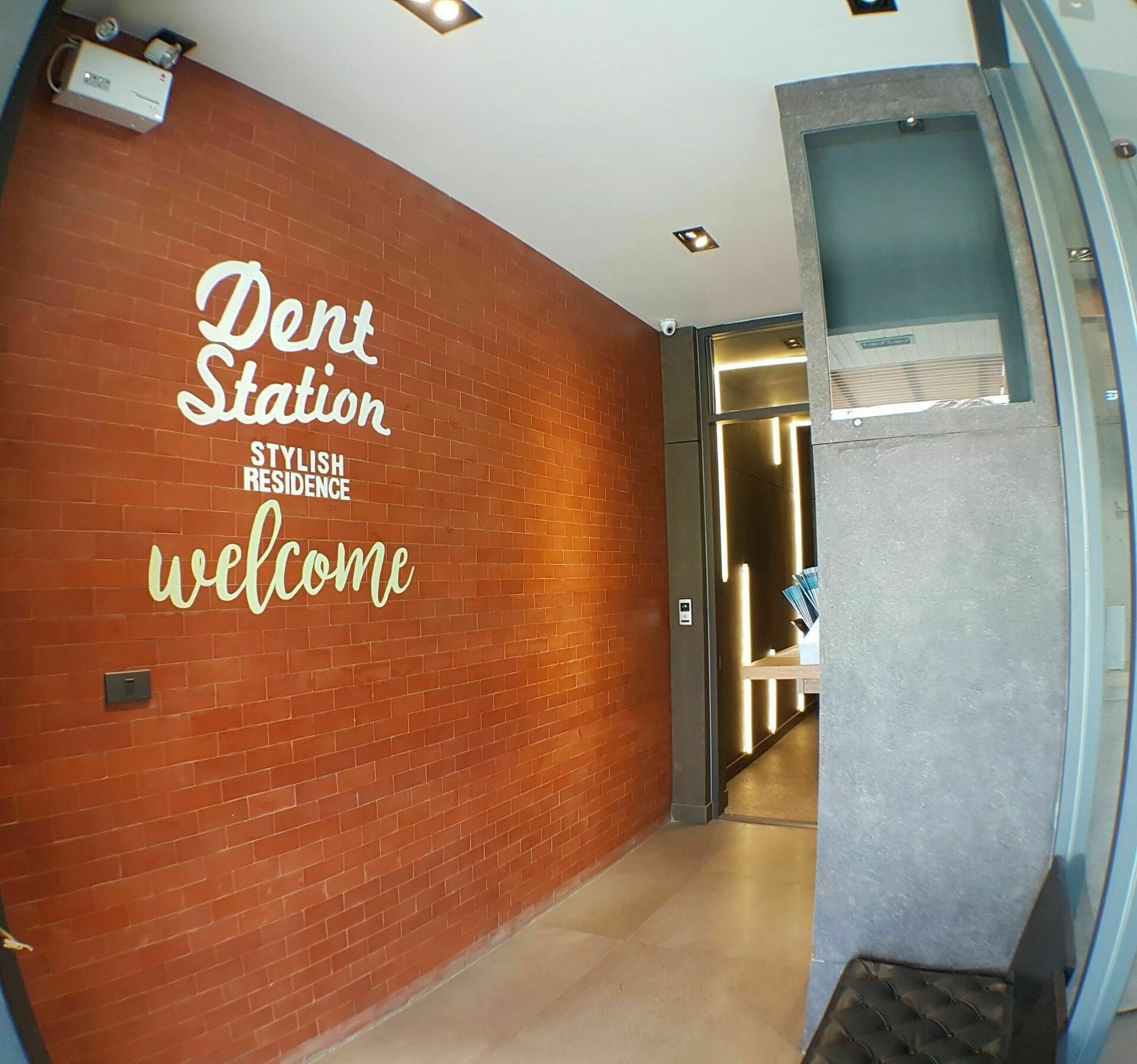 Dent Station Resident Hotell Phuket Exteriör bild